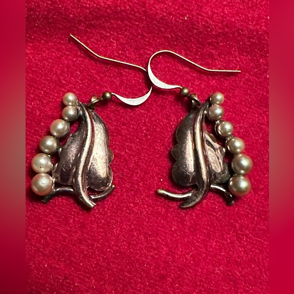 Vintage One of a kind copper color leaf with pearl edging design.